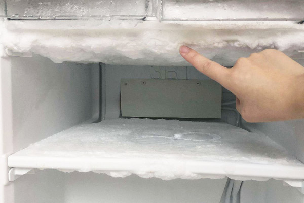 Mikä on sulatusjärjestelmä kaupallisessa jääkaapissa?